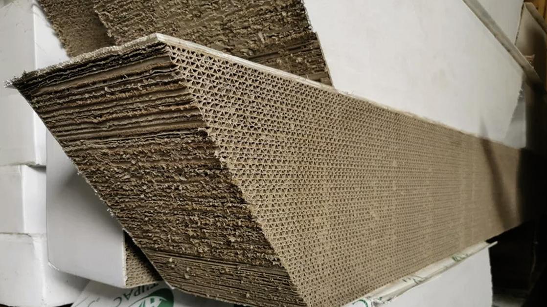 Détail d'isolation en carton 