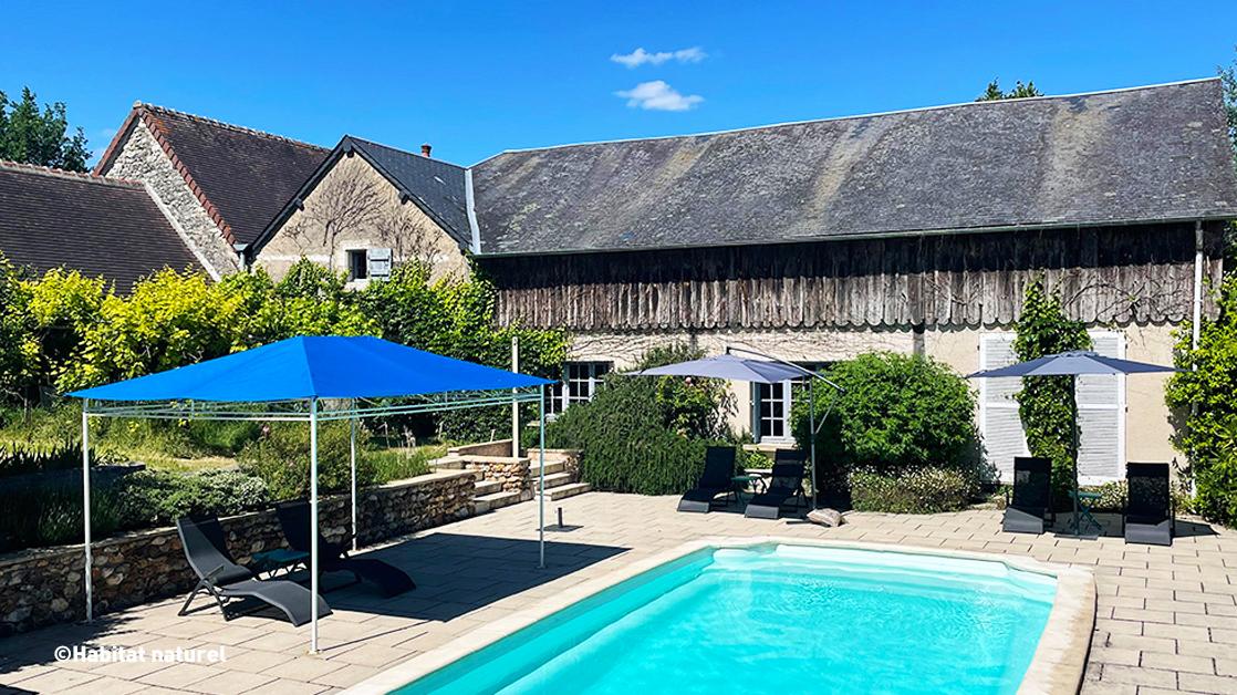 Piscine chauffée par les capteurs solaires thermiques 