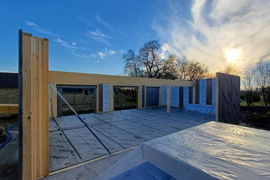 Construction d'une maison en carton 