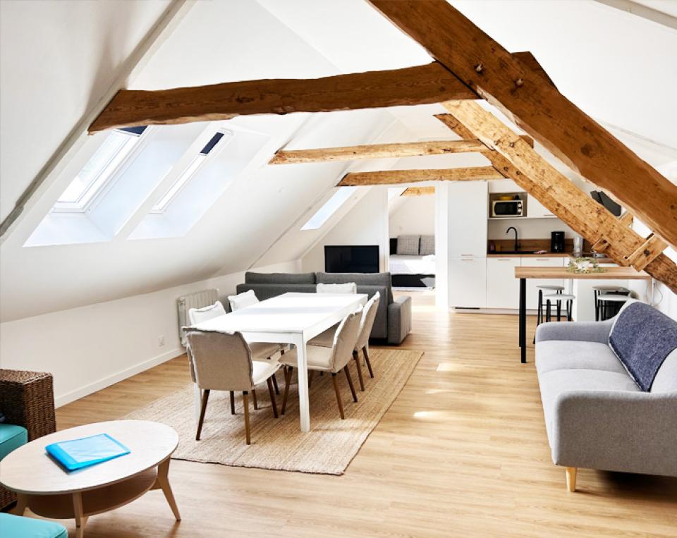 Réaménagement d'un hôtel en deux appartements