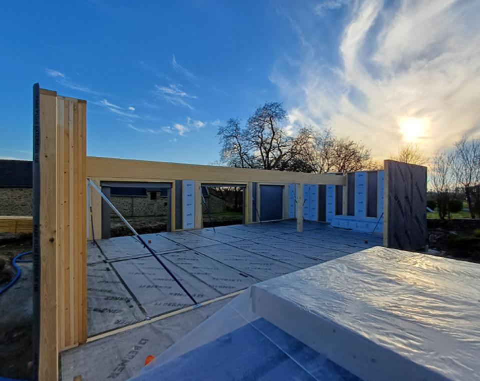 Construction d'une maison en carton 